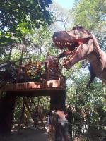 Moshi nagpakain ng Dino